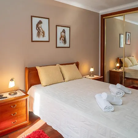 Brisa De - Spacious Family Apartment, 5min Walk To The With Private Parking *