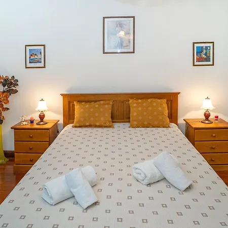 Brisa De - Spacious Family Apartment, 5min Walk To The With Private Parking