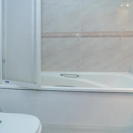 Brisa De - Spacious Family Apartment, 5min Walk To The With Private Parking Sesimbra