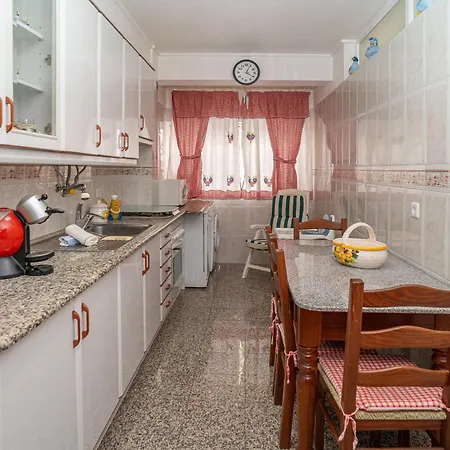 Apartman Brisa De - Spacious Family Apartment, 5min Walk To The With Private Parking Sesimbra