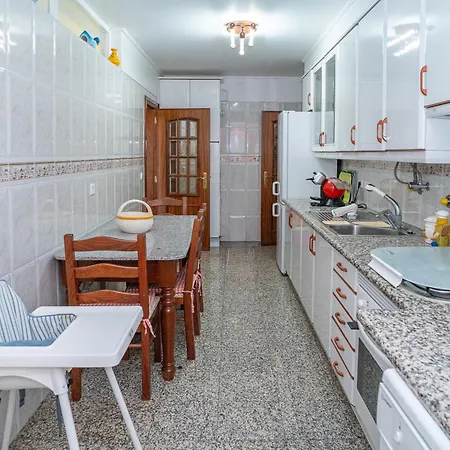 Apartman Brisa De - Spacious Family Apartment, 5min Walk To The With Private Parking *