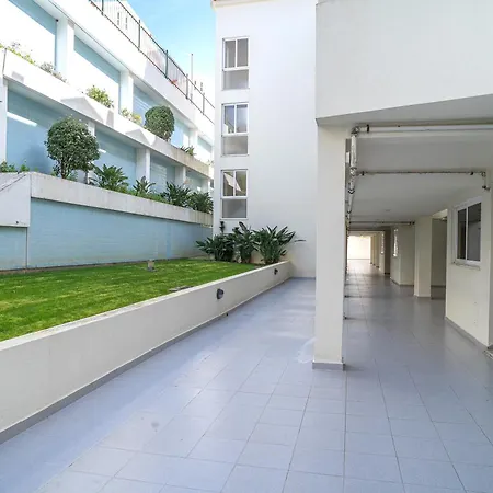 Apartman Brisa De - Spacious Family Apartment, 5min Walk To The With Private Parking Sesimbra