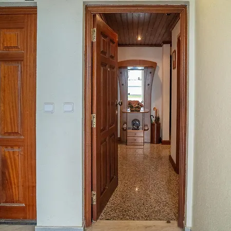 Brisa De - Spacious Family Apartment, 5min Walk To The With Private Parking شقة